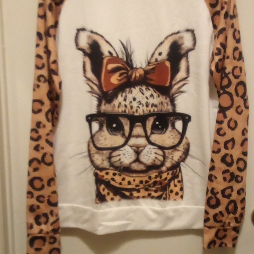 NIP - Long Sleeve Cheeta Print Bunny With Glasses Shirt - Size Medium - Picture 2 of 5